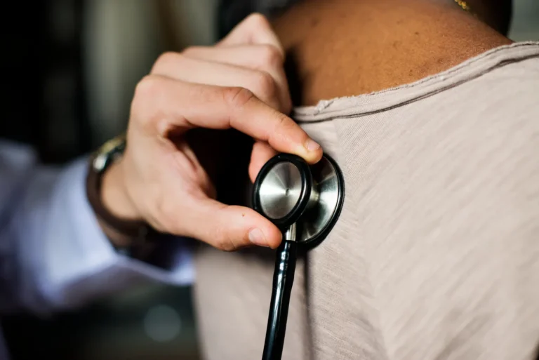 check up anual quais exames nao podem ser adiados exame medico com estetoscopio check up anual exame